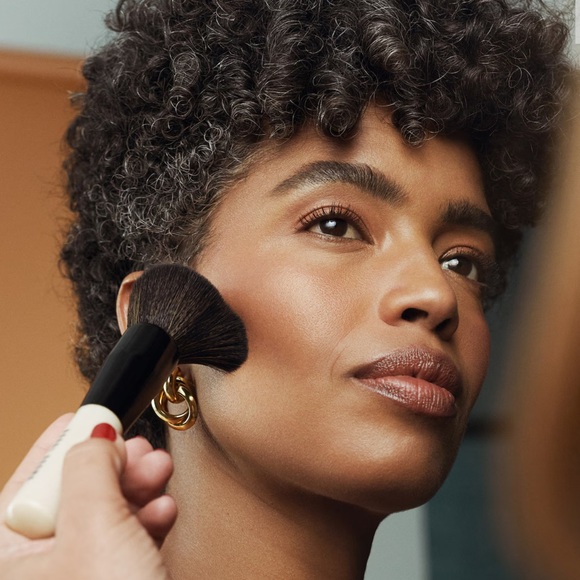 Bobbi Brown Bronzing Powder Deep - Picture 4 of 7